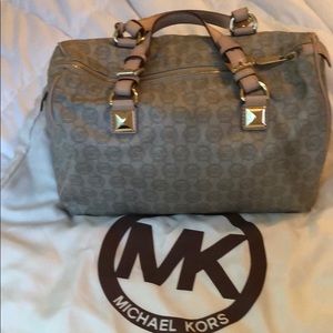 Micheal Kors Purse